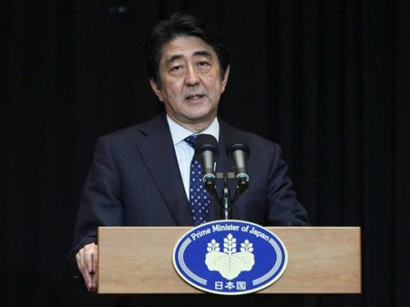 Thủ tướng Nhật Bản Shinzo Abe phát biểu trong cuộc họp báo tại Kuala Lumpur, Malaysia ngày 22-11-2015.